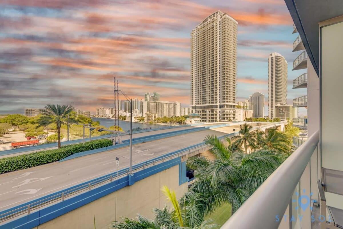 Balcony - Pool - Near Beach - Gym Hallandale Beach Zewnętrze zdjęcie