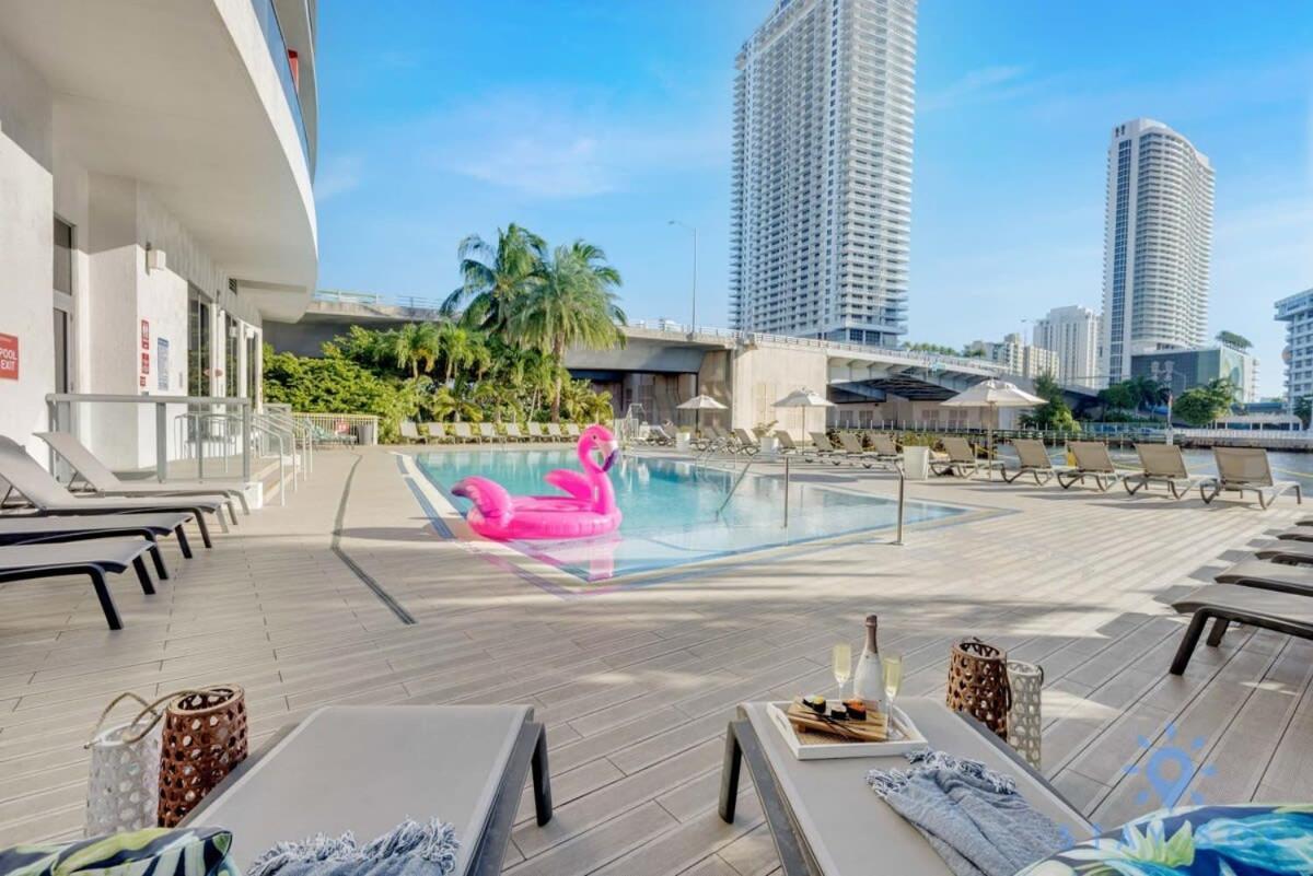 Balcony - Pool - Near Beach - Gym Hallandale Beach Zewnętrze zdjęcie