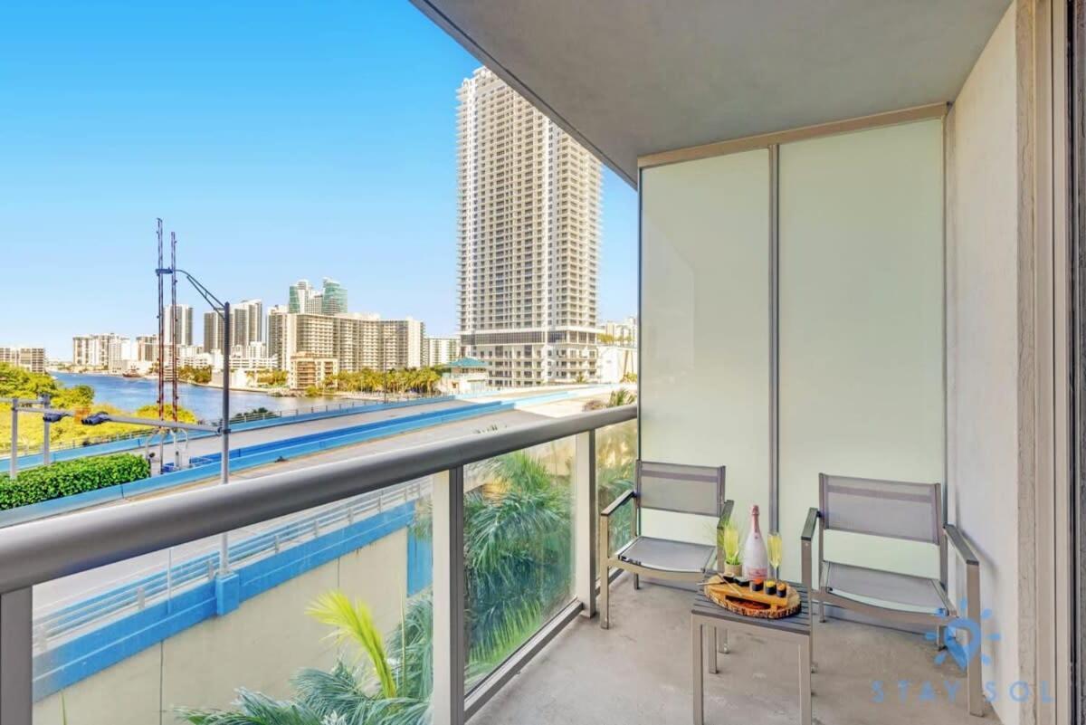 Balcony - Pool - Near Beach - Gym Hallandale Beach Zewnętrze zdjęcie