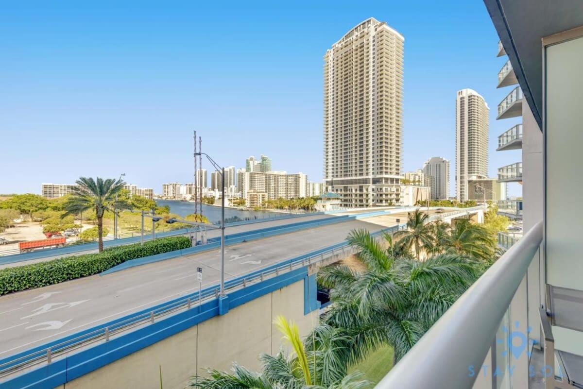 Balcony - Pool - Near Beach - Gym Hallandale Beach Zewnętrze zdjęcie