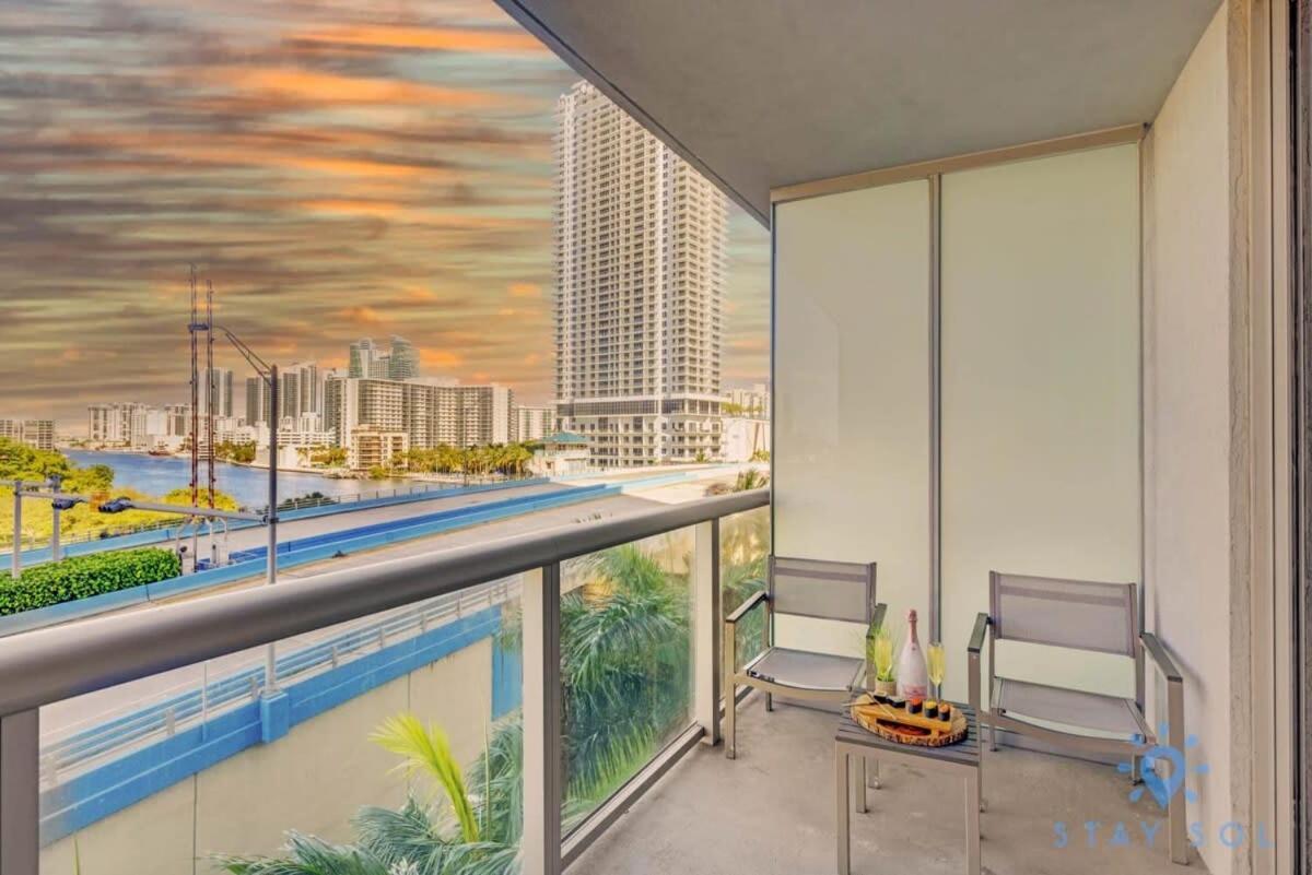 Balcony - Pool - Near Beach - Gym Hallandale Beach Zewnętrze zdjęcie